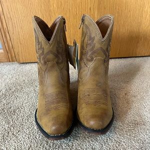 Roper women’s western boot, tan color, NWT